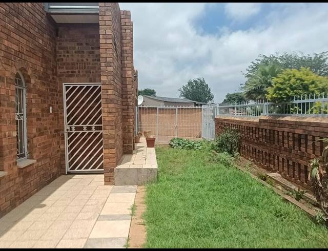 3 BEDROOM HOUSE FOR SALE IN ORLANDO EAST
